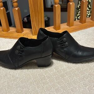 Vintage Clark ankle boots black with buttons and zipper